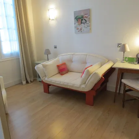 Au Petit Bearn Hotel